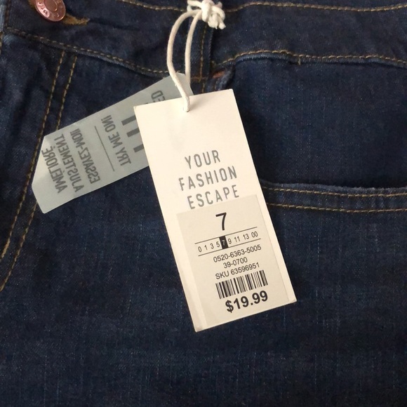 Jean Shorts✨ - Picture 3 of 3